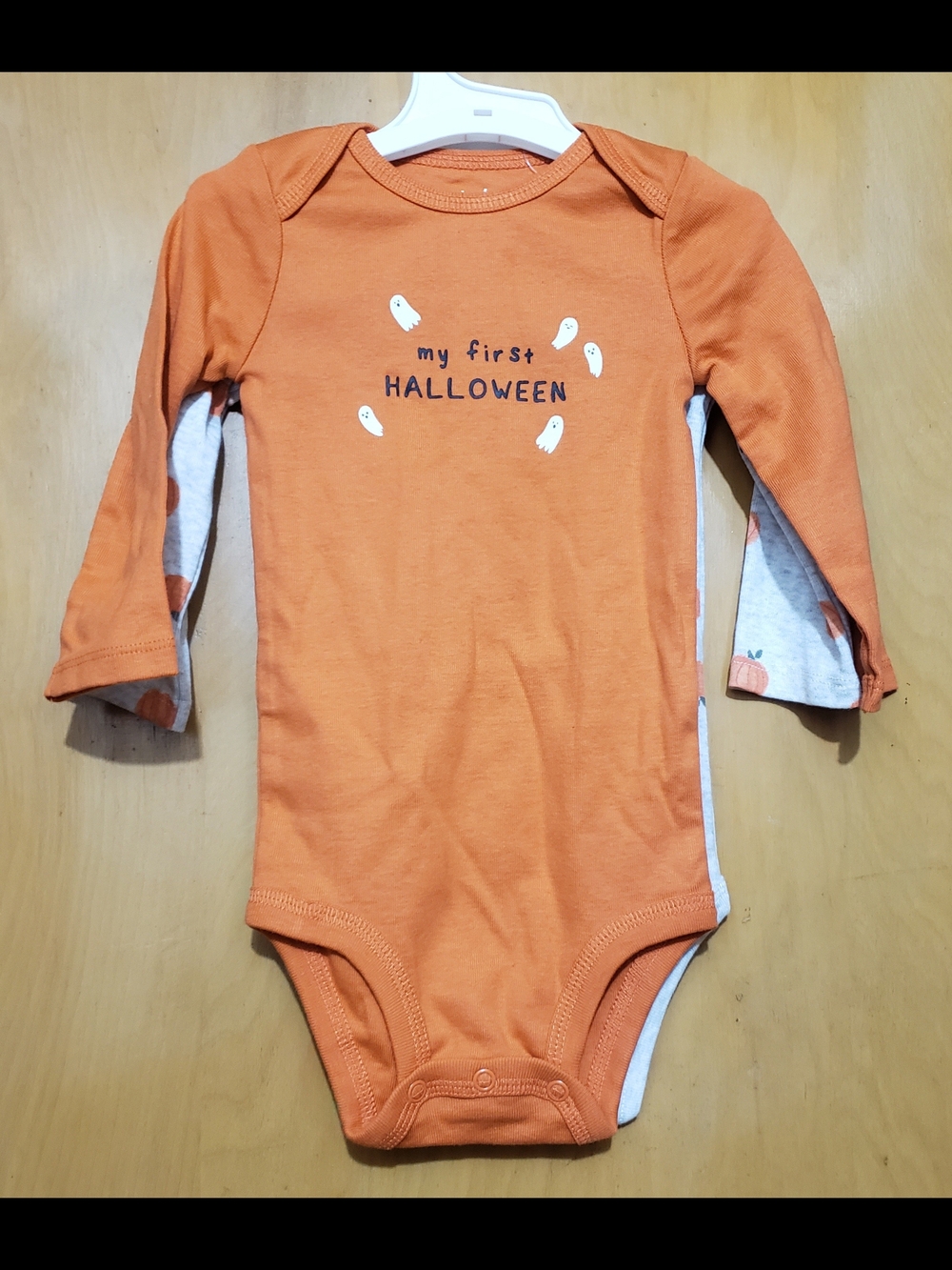 Carter's 2 Pack Bodysuits - Orange 'My First Halloween'  And Gray With Pumpkins